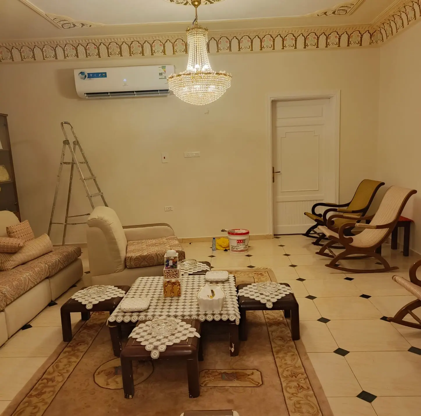 معلم دهانات وديكورات