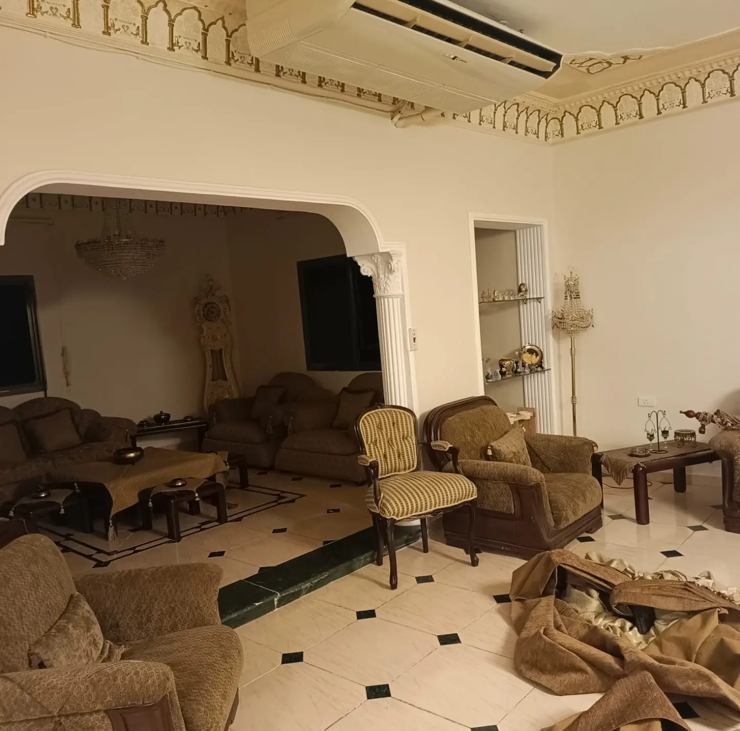معلم دهانات وديكورات