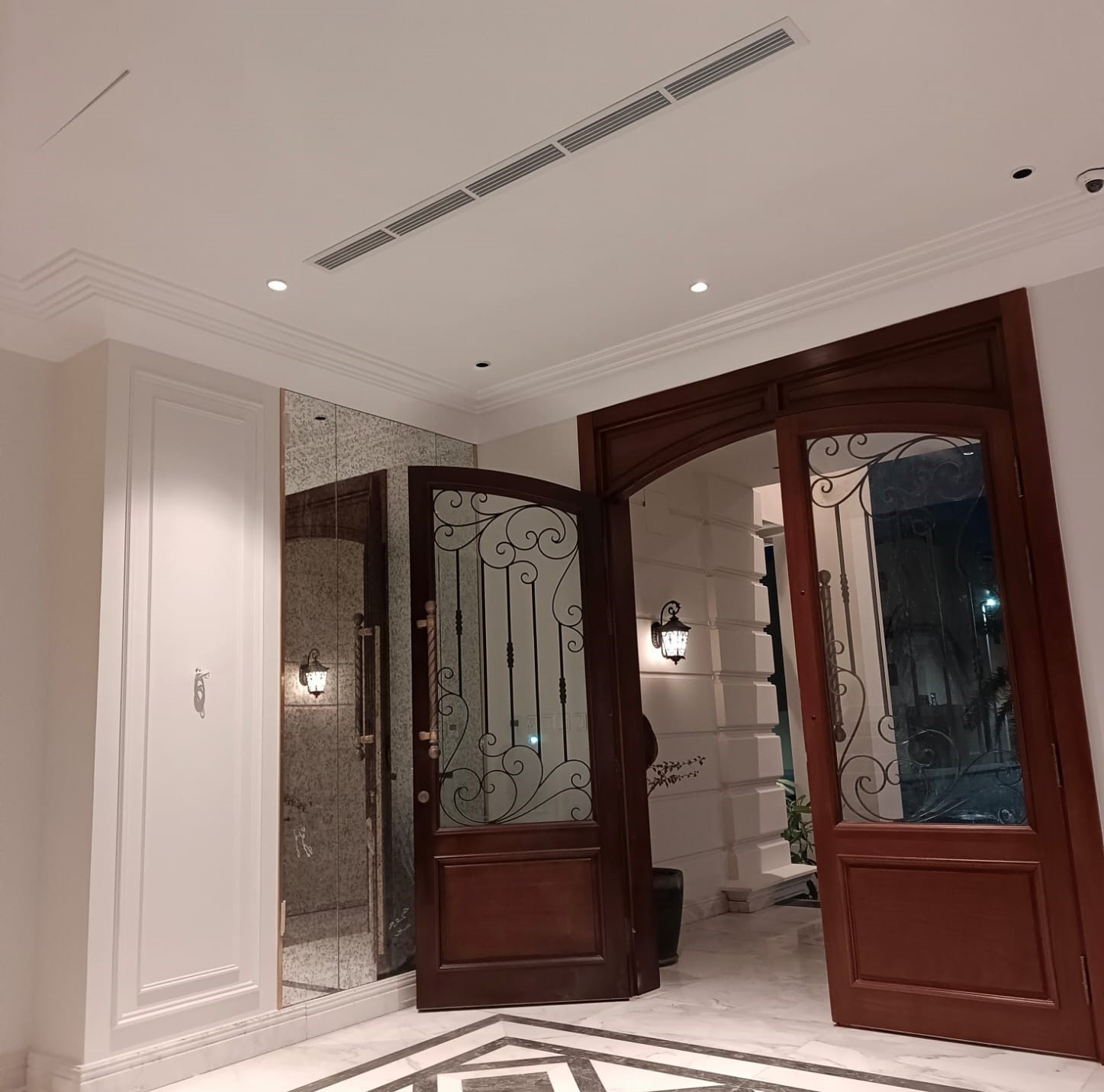 معلم دهانات داخلية