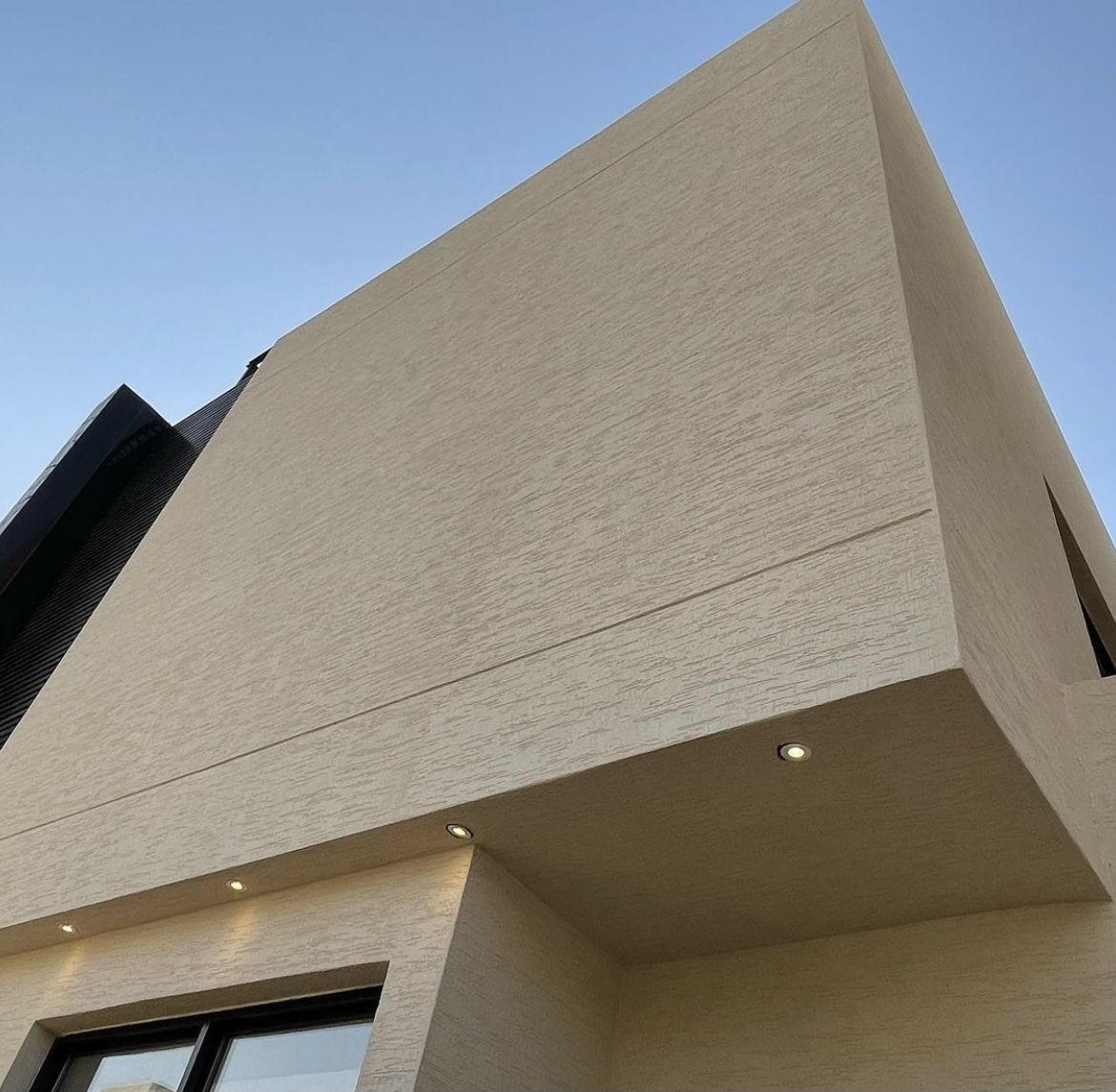 معلم اصباغ بضمان جدة